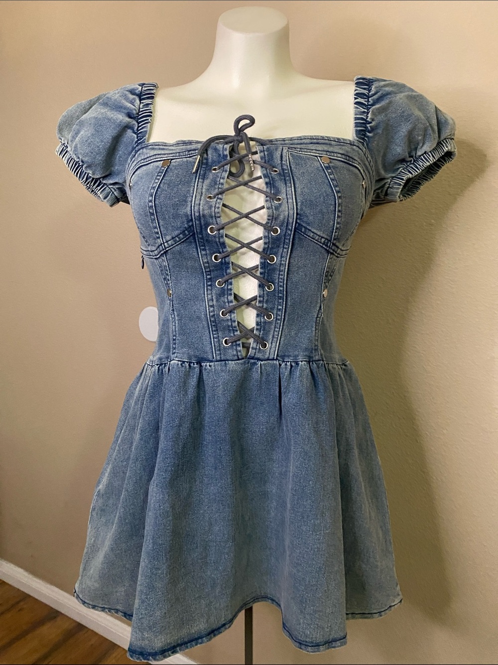 Adeworn cotton denim lace up front puff sleeve dress M💕